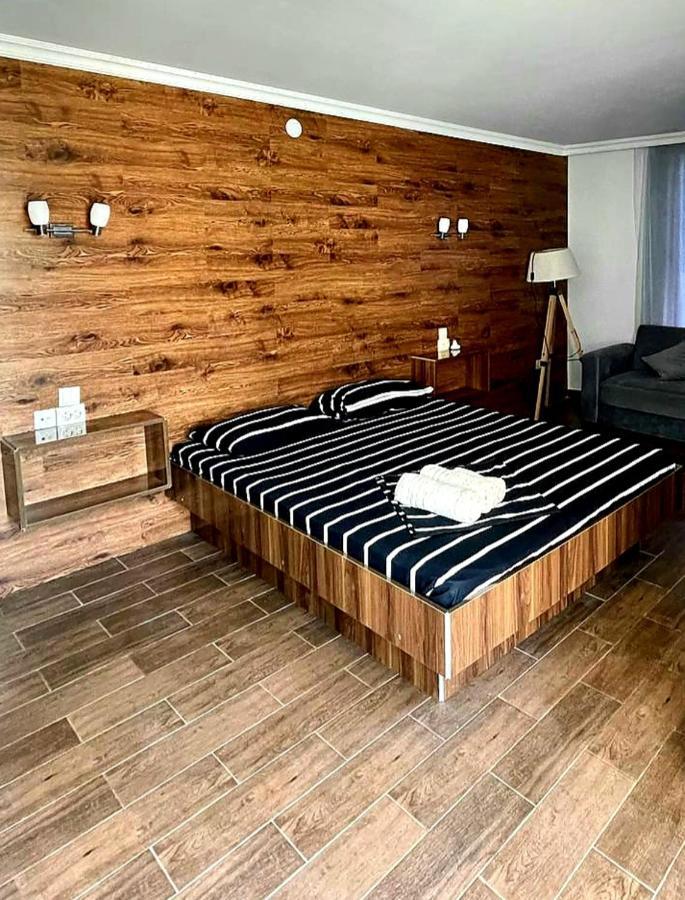 Отель Live Inn Уреки Экстерьер фото