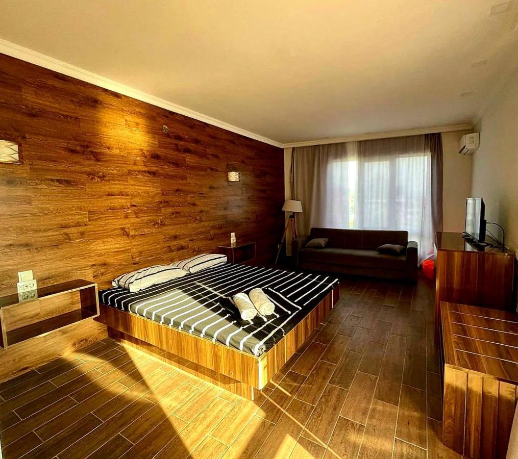 Отель Live Inn Уреки Экстерьер фото