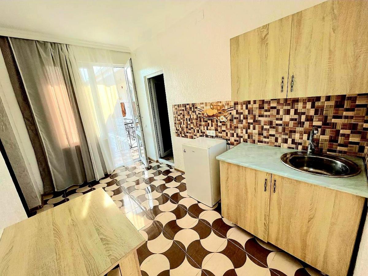 Отель Live Inn Уреки Экстерьер фото