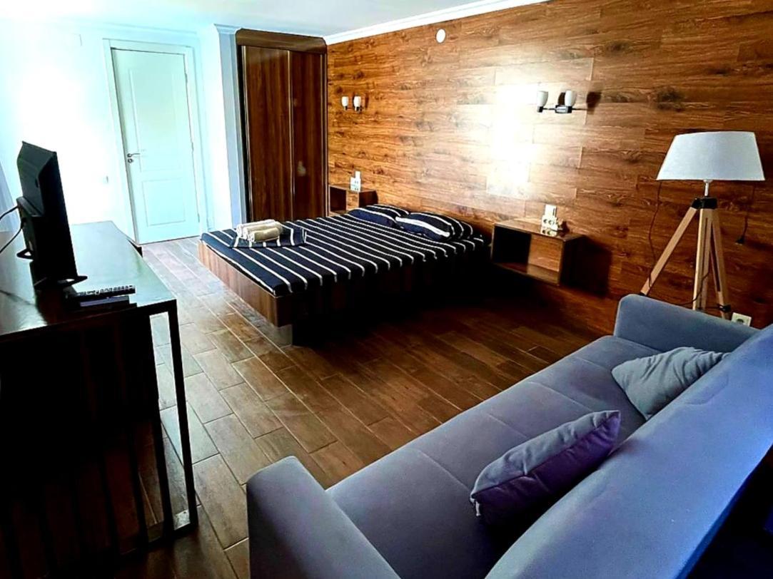 Отель Live Inn Уреки Экстерьер фото
