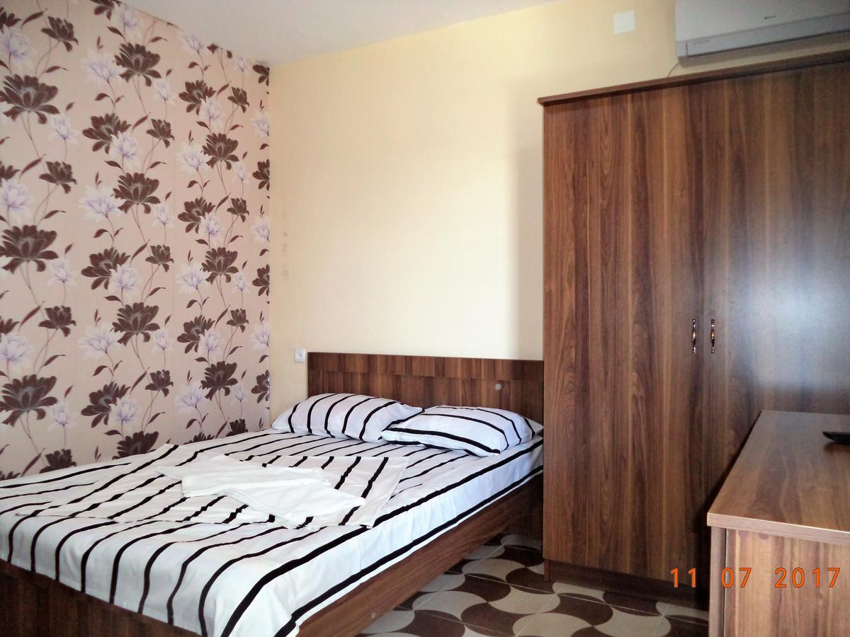 Отель Live Inn Уреки Экстерьер фото