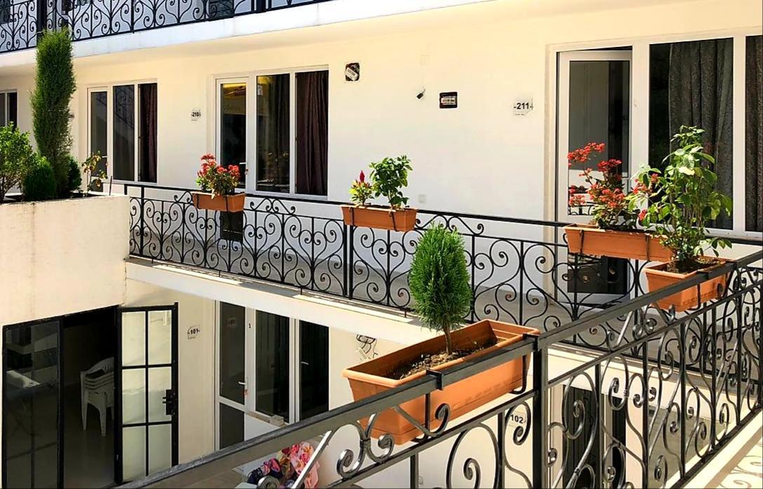 Отель Live Inn Уреки Экстерьер фото