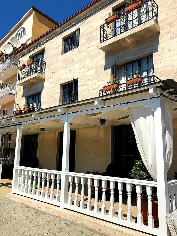 Отель Live Inn Уреки Экстерьер фото
